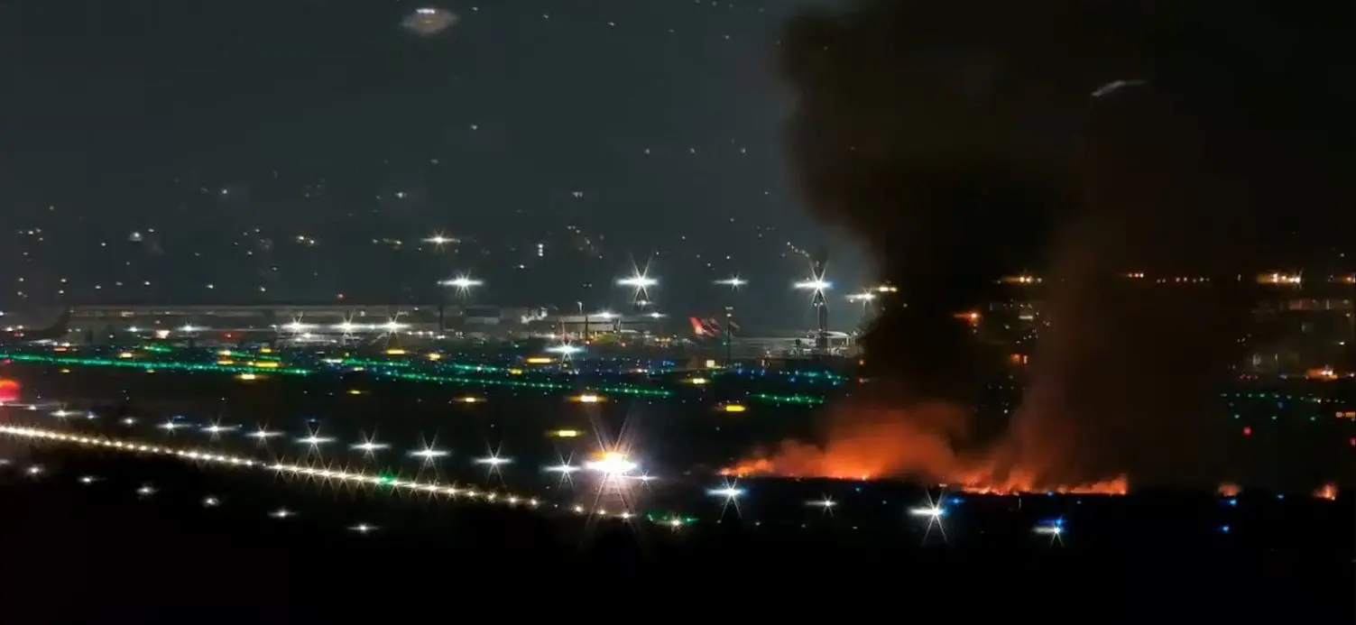 Turbina de avião explode e aeronave faz pouso de emergência em Guarulhos (Foto: Reprodução/Redes sociais)