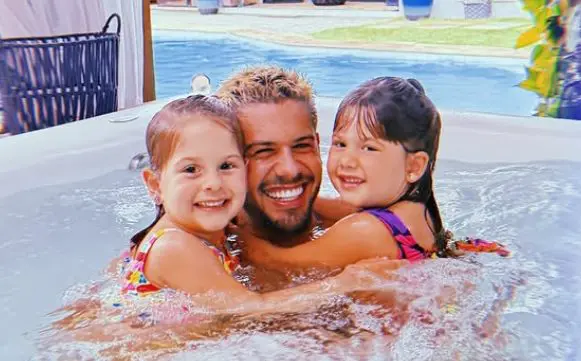 Em meio a polêmicas com Virginia, Zé Felipe viaja com os três filhos (Foto: Redes Sociais)