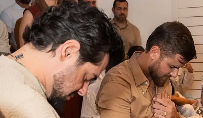 Dupla sertaneja Zé Neto e Cristiano emociona fãs ao cantar em igreja (Foto: Redes Sociais)