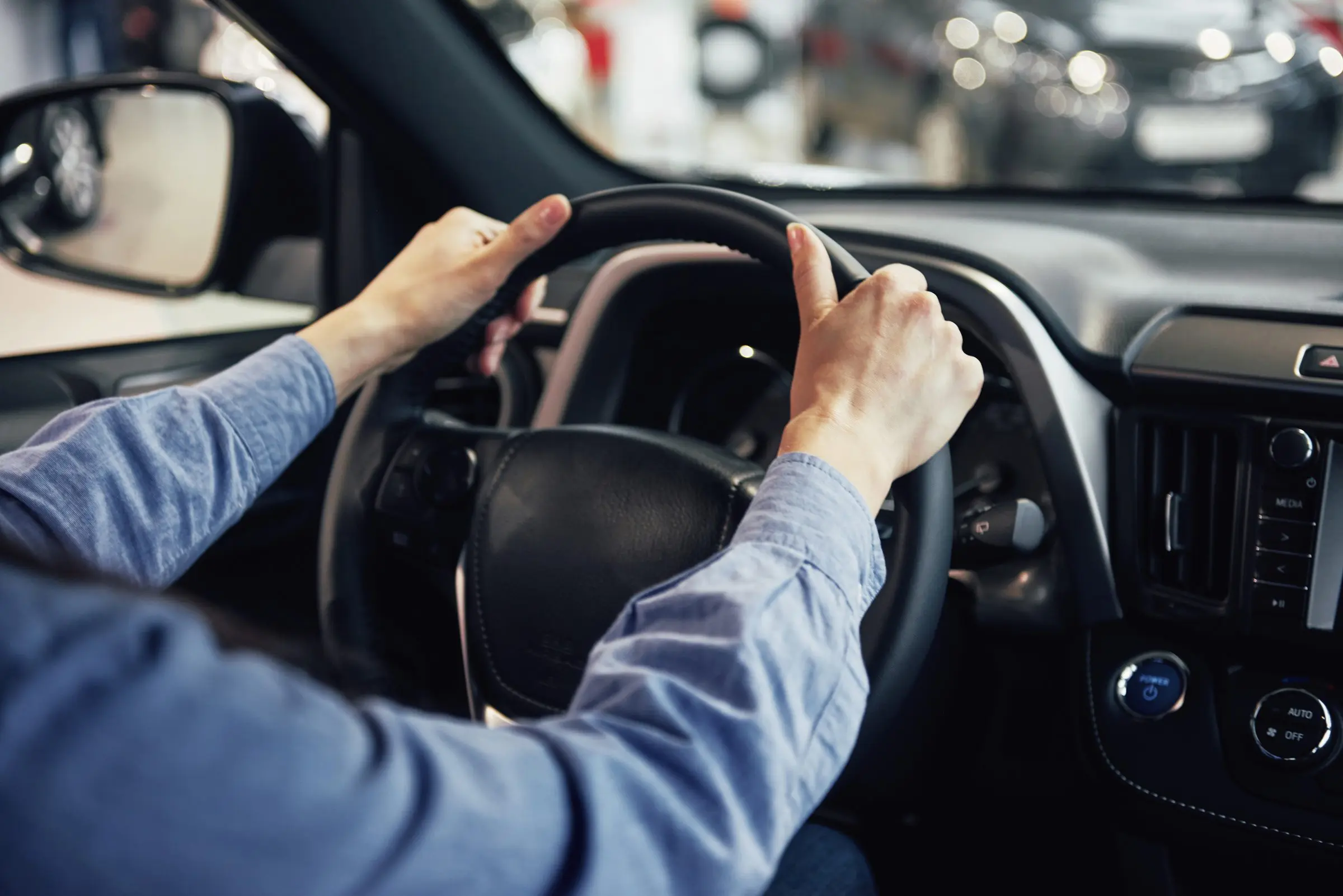 Proposta aprovada pelo Senado prevê renovação automática da CNH para motoristas sem infrações.