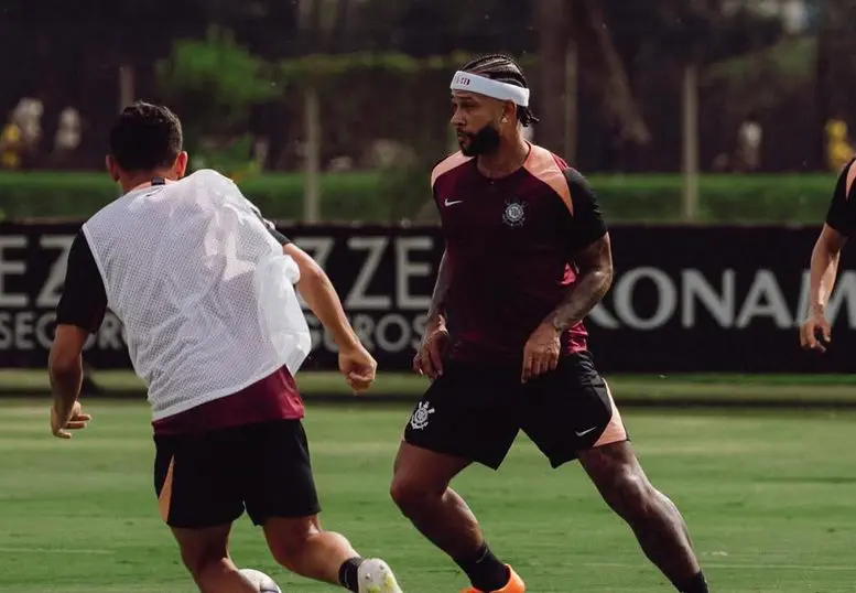 Memphis Depay se envolve em polêmica e é processado após atitude inusitada (Foto: Redes Sociais)