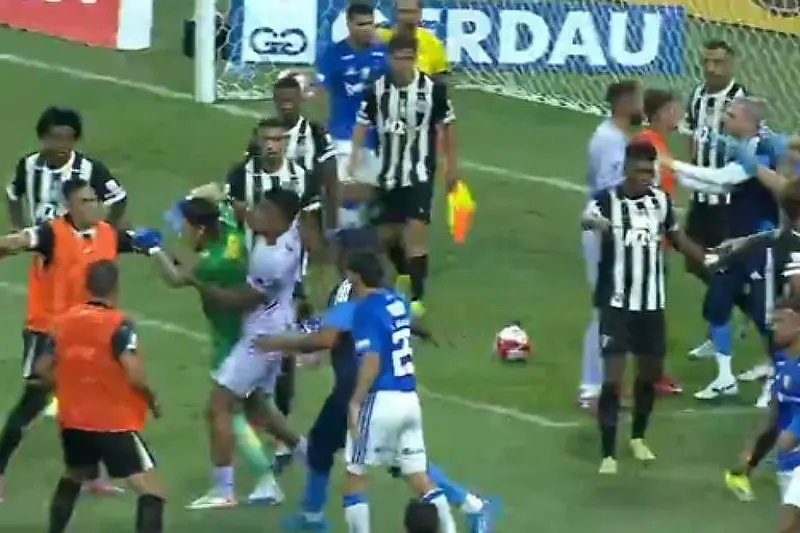 Briga generalizada marcou o clássico entre Cruzeiro e Atlético-MG na final do Campeonato Mineiro. Foto: Divulgação.