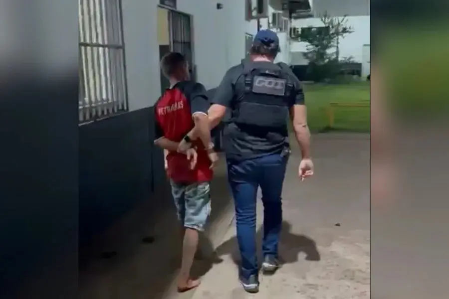Homem é preso após esmagar cabeça de colega com golpes de pá (Foto: PCMT)