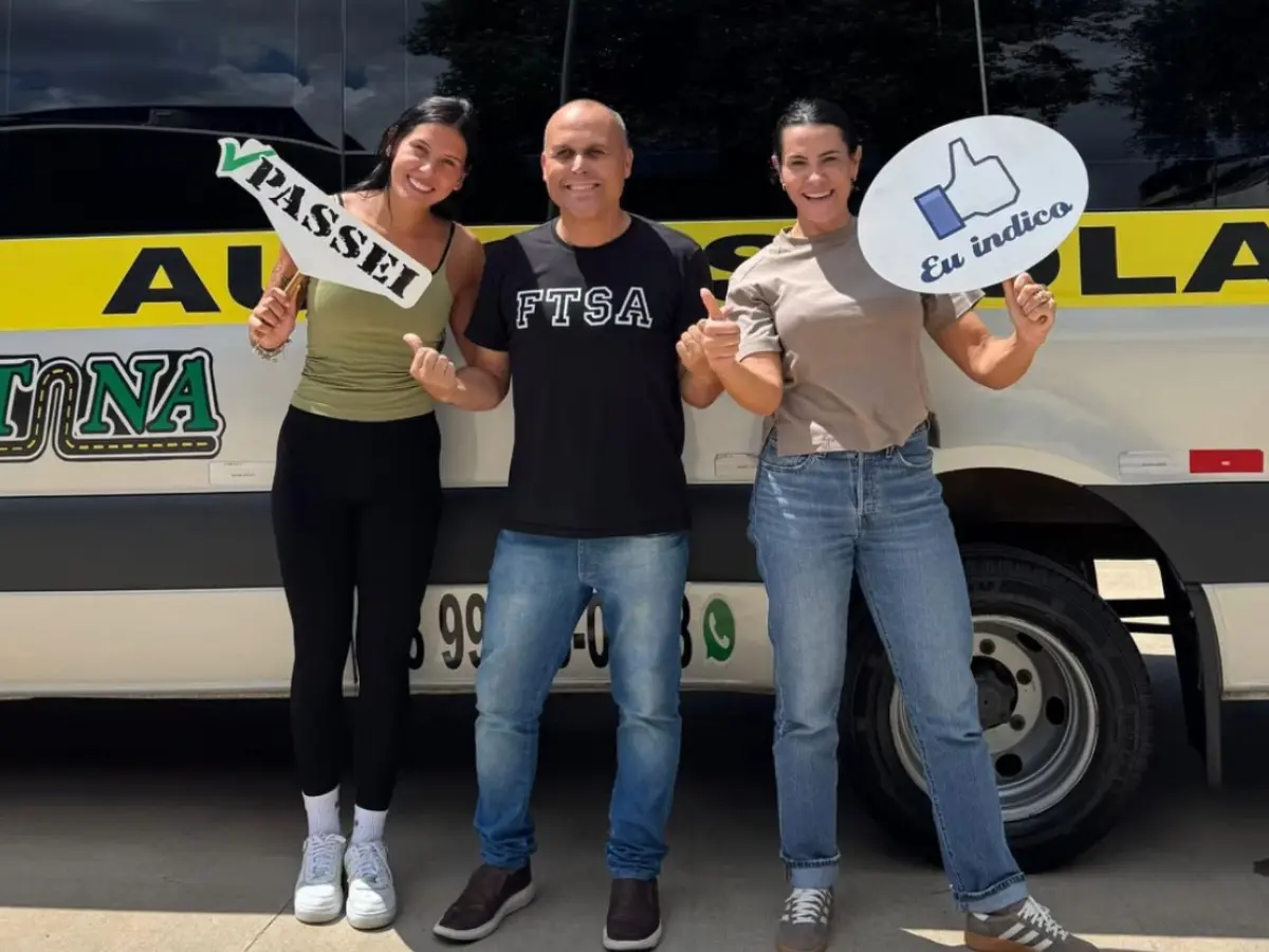 Ana Castela tira CNH para dirigir caminhão e ônibus: 'agora vou fazer de avião' (Foto: Reprodução/Redes sociais)