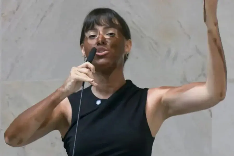 Deputada é alvo no Conselho de Ética após gesto com ‘blackface’