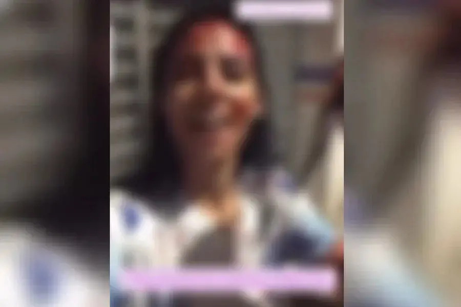 Mulher esfaqueia ex-marido e comemora nas redes sociais (Foto: Reprodução/Redes sociais)
