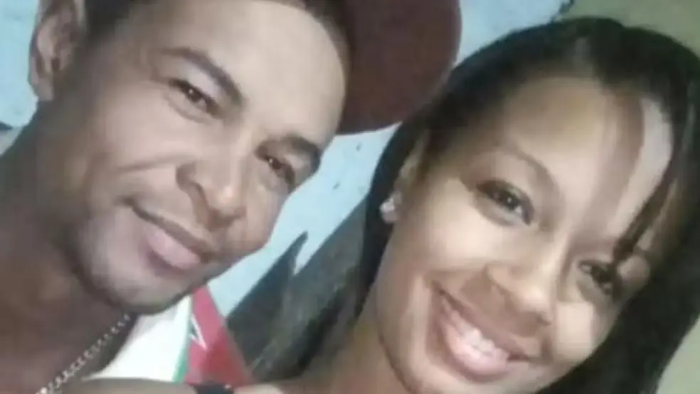 Homem mata ex-mulher a facadas e foge com filho (Foto: Reprodução/Redes sociais)