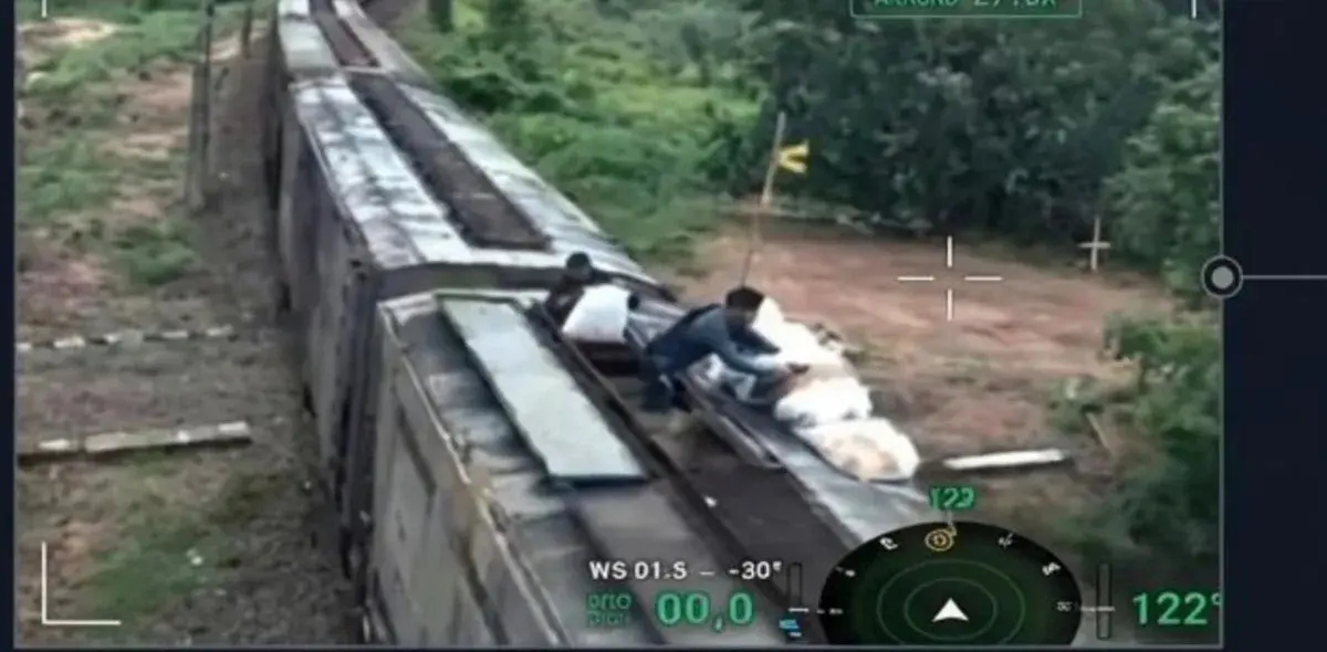 Quadrilha furtava cargas de trens em movimento; vídeo impressiona