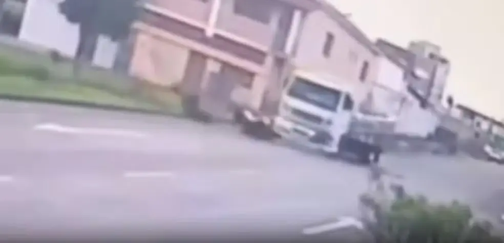 'Influencer do grau' é atropelado por caminhão durante fuga da PM (Foto: Reprodução)