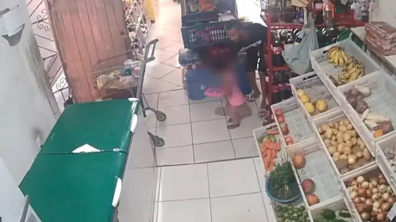 Homem suspeito de abusar de criança de 2 anos é linchado até a morte (Foto: Reprodução/Redes sociais)