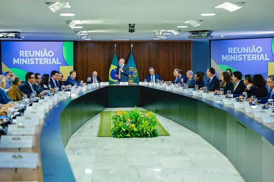 Lula promove saída de 18 ministros para cargos nas eleições 2026