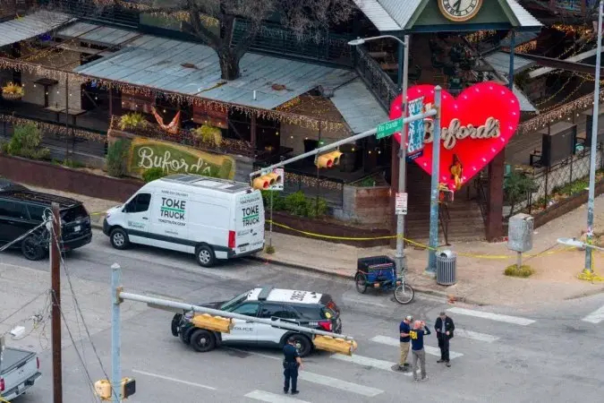 Ataque a tiros em Austin é investigado como possível ato de terrorismo com ligação ao Irã. Foto: Getty Images.