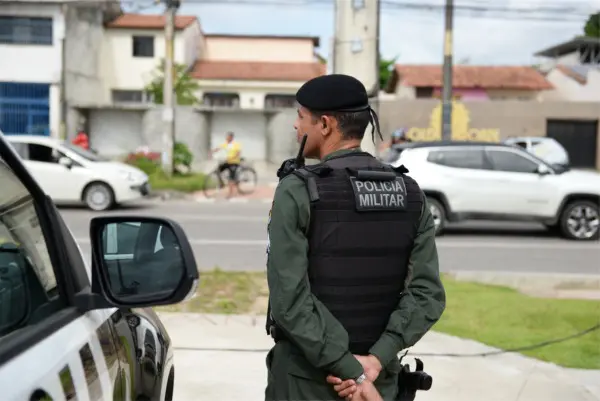 Mulher é morta a facadas com filho no colo ao negar dinheiro a assaltante; veja vídeo