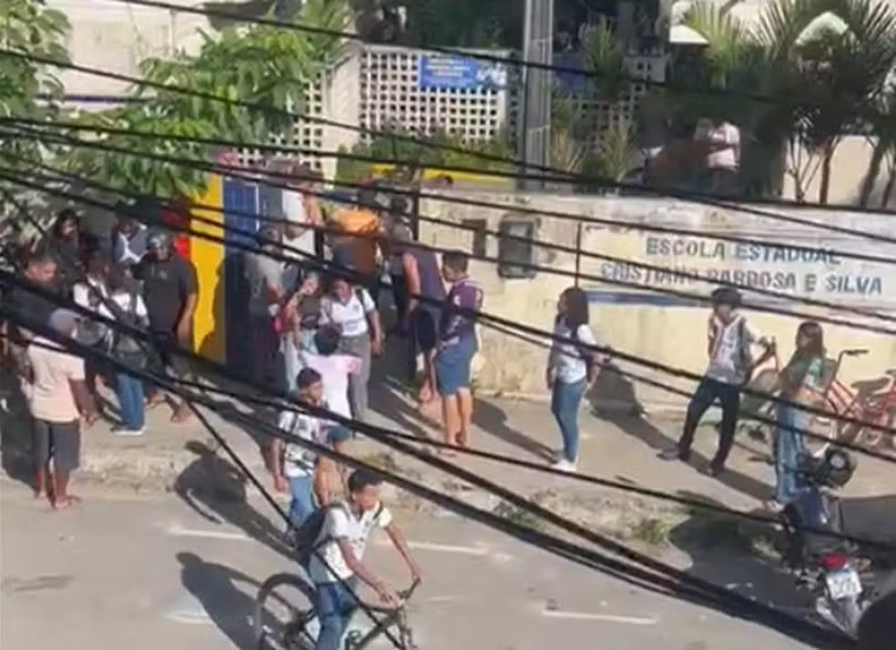 Escola Estadual Cristiano Barbosa e Silva, em Barreiros, na Mata Sul de Pernambuco — Foto: Reprodução/Whatsapp