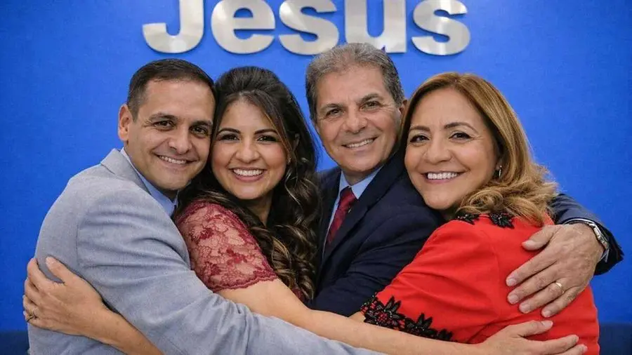 Pastor Sales Batista e familiares (Foto: Reprodução)