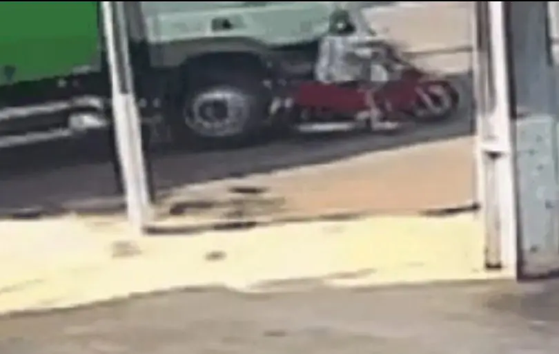 Idosa foi atingida por caminhão (Foto: Reprodução)