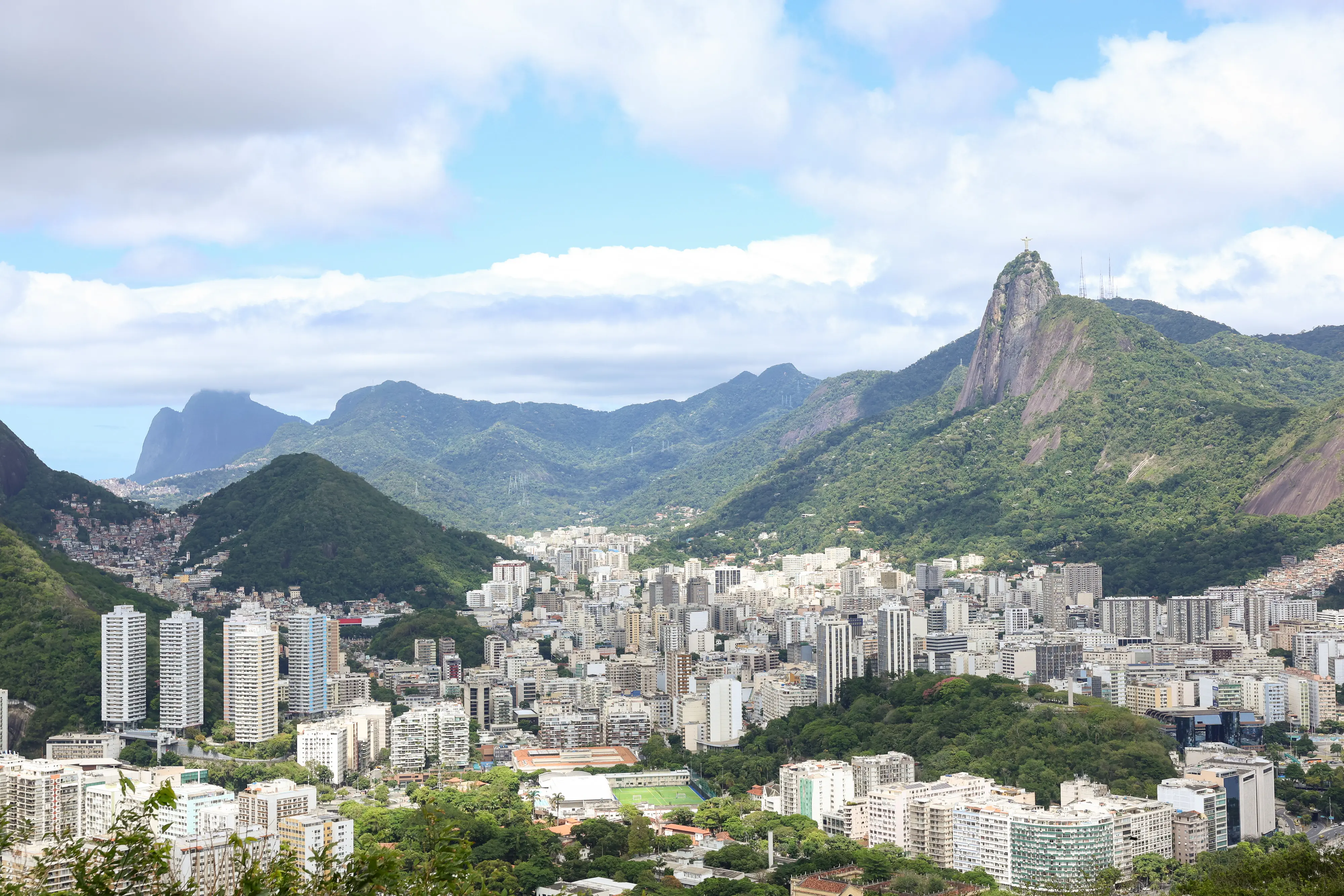 Rio de Janeiro (RJ), 25/11/2025 – Vista do Bairro de Botafogo com o Cristo Redentor ao fundo, a partir do Moro da Urca, na zona sul do Rio de Janeiro. Foto: Tomaz Silva/Agência Brasil