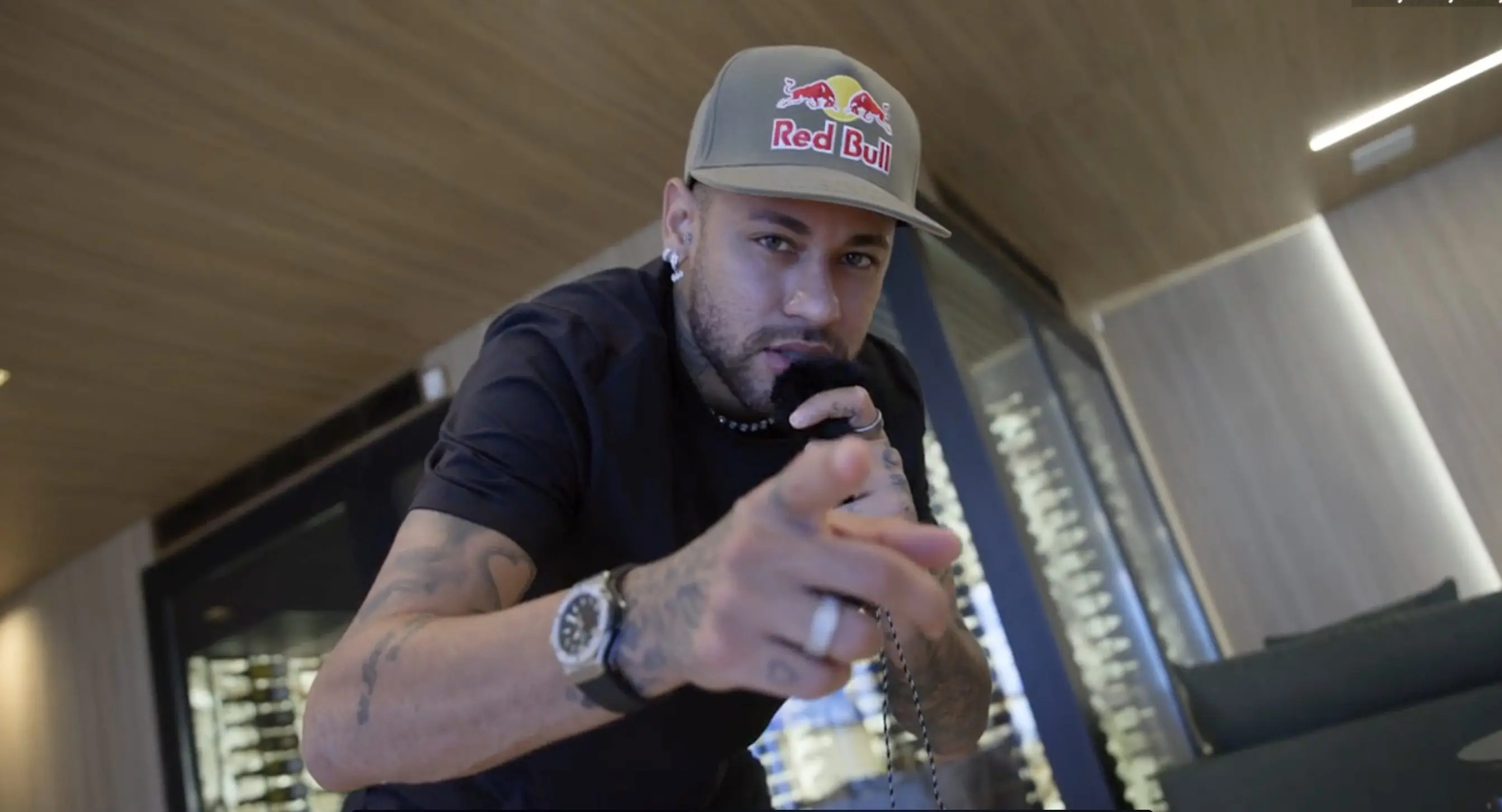 Neymar Jr. lança 1º episódio da nova série (Foto: Reprodução / YouTube)