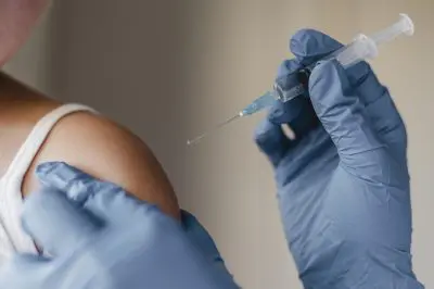 Tomou a vacina da dengue suspensa pelo Ministério da Saúde? Saiba o que fazer