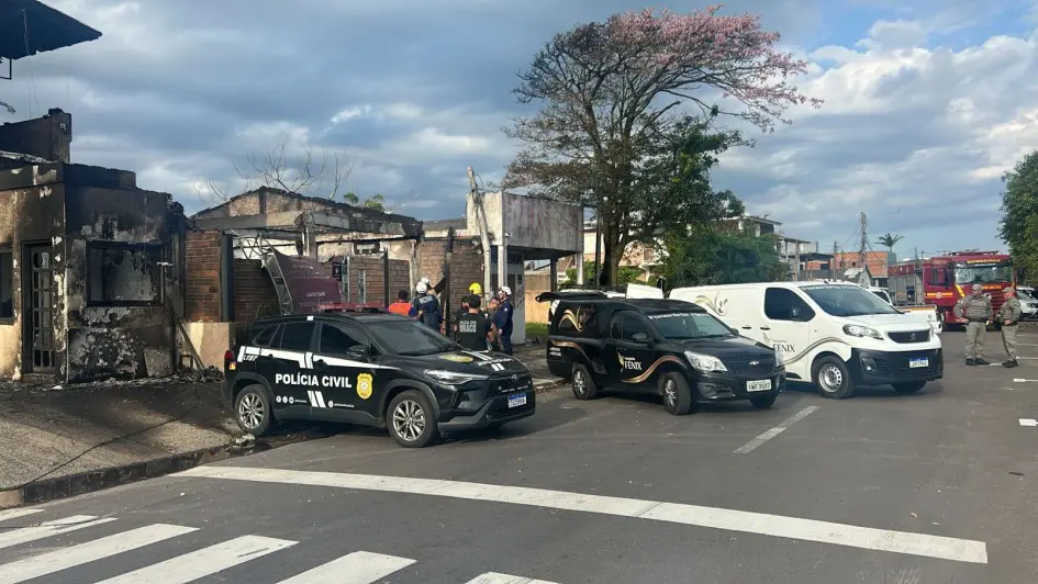 Corpos das vítimas da queda de avião são encaminhados para identificação. Foto: Ascom Defesa Civil