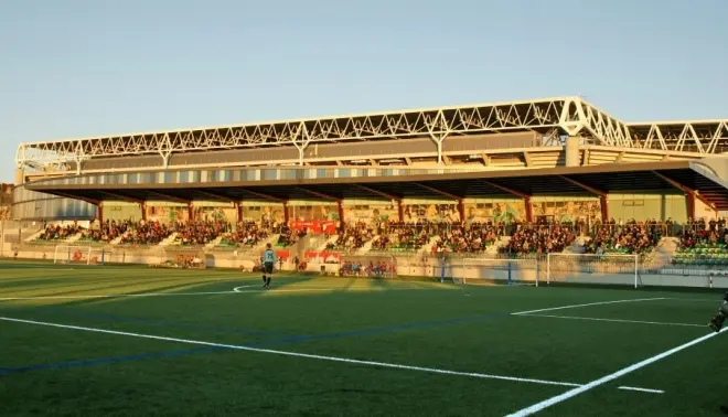 Estádio do UE Cornellà (Foto: Reprodução)