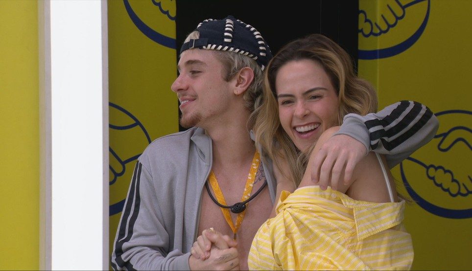 Juliano Floss e Ana Paula durante a última ação do Mercado BBB (Foto: Reprodução TV Globo/BBB 26/Gshow)