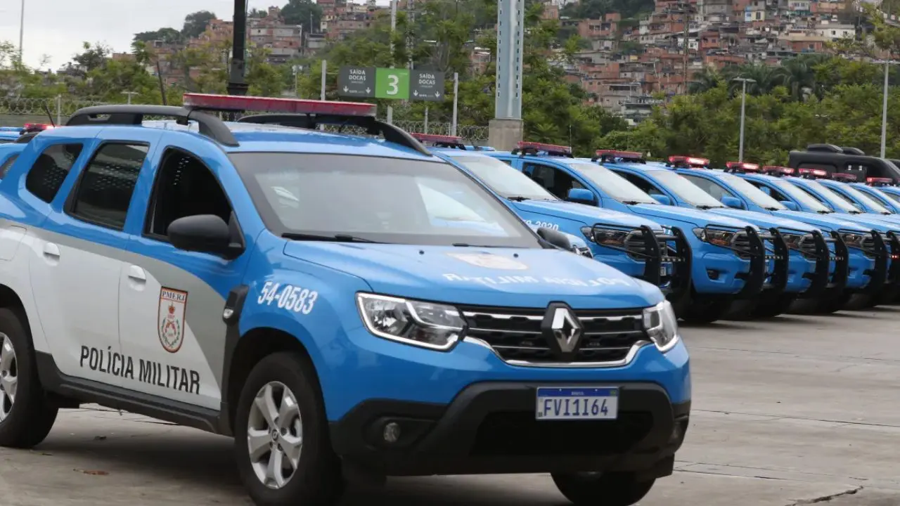 Viaturas da Polícia Militar do Rio de Janeiro  (Foto: Tânia Rêgo/Agência Brasil)