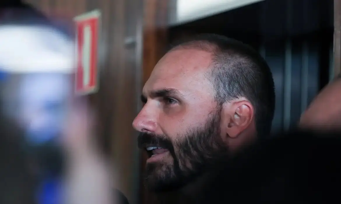 Eduardo Bolsonaro pode ser condenado a um ano de detenção por crime contra Tabata Amaral (Foto: Lula Marques/ Agência Brasil)