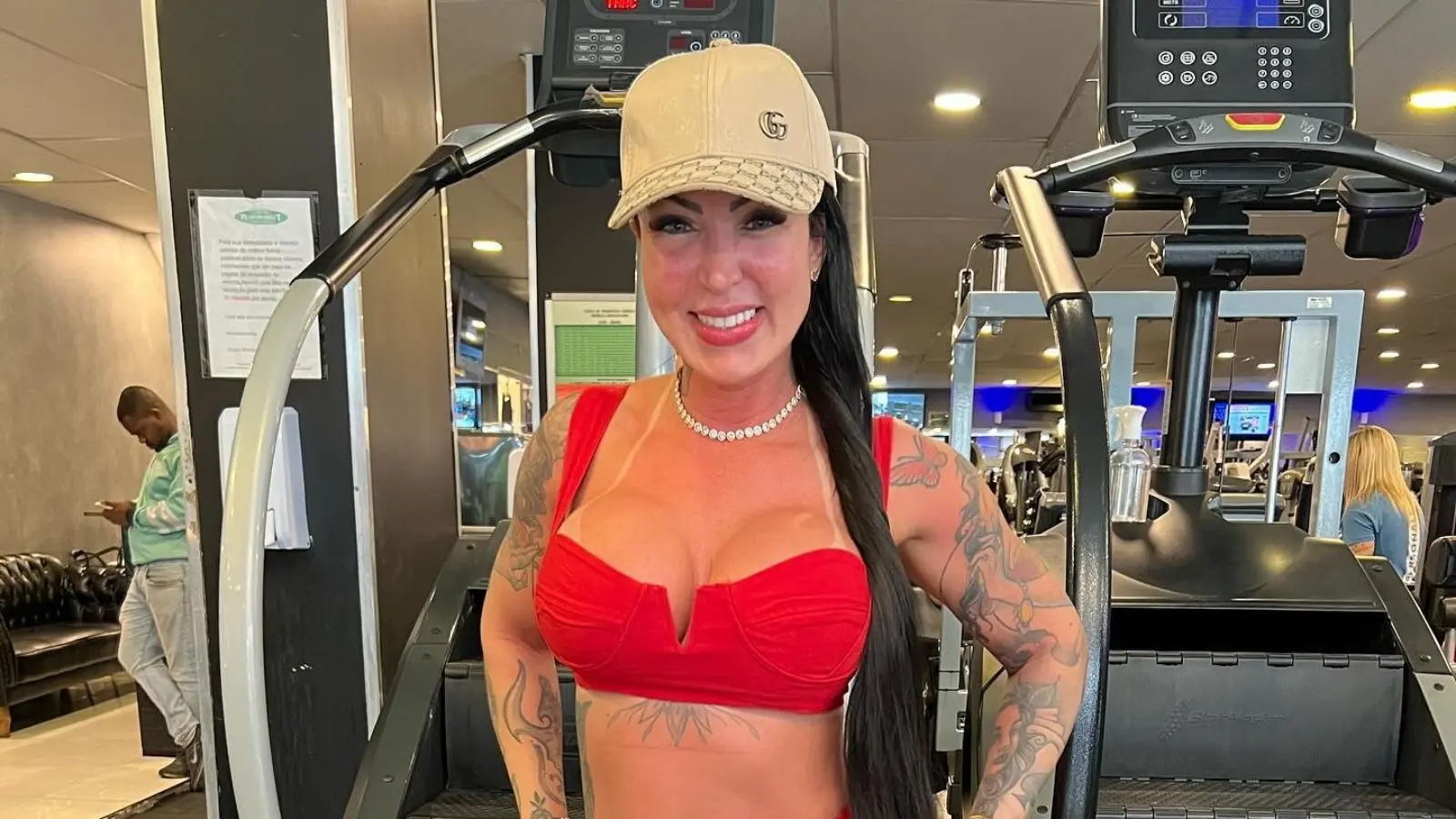 Elisa Sanches diz que 'pegou' o Brasil todo e faz convite para cantor famoso; saiba qual