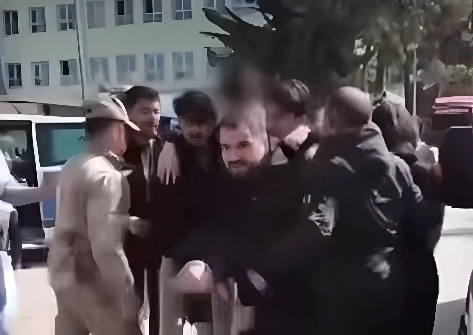 Ex-aluno invade escola e atira contra 16 adolescentes; veja vídeo (Foto: Reprodução/Rede sociais)