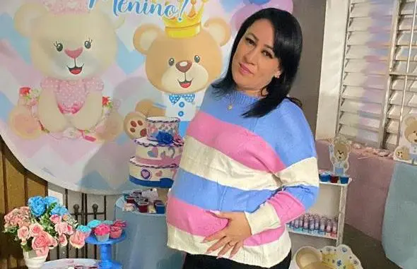 Imagens de câmeras de segurança mostram momento que mulher é morta com filha no colo (Foto: Arquivo Pessoal)