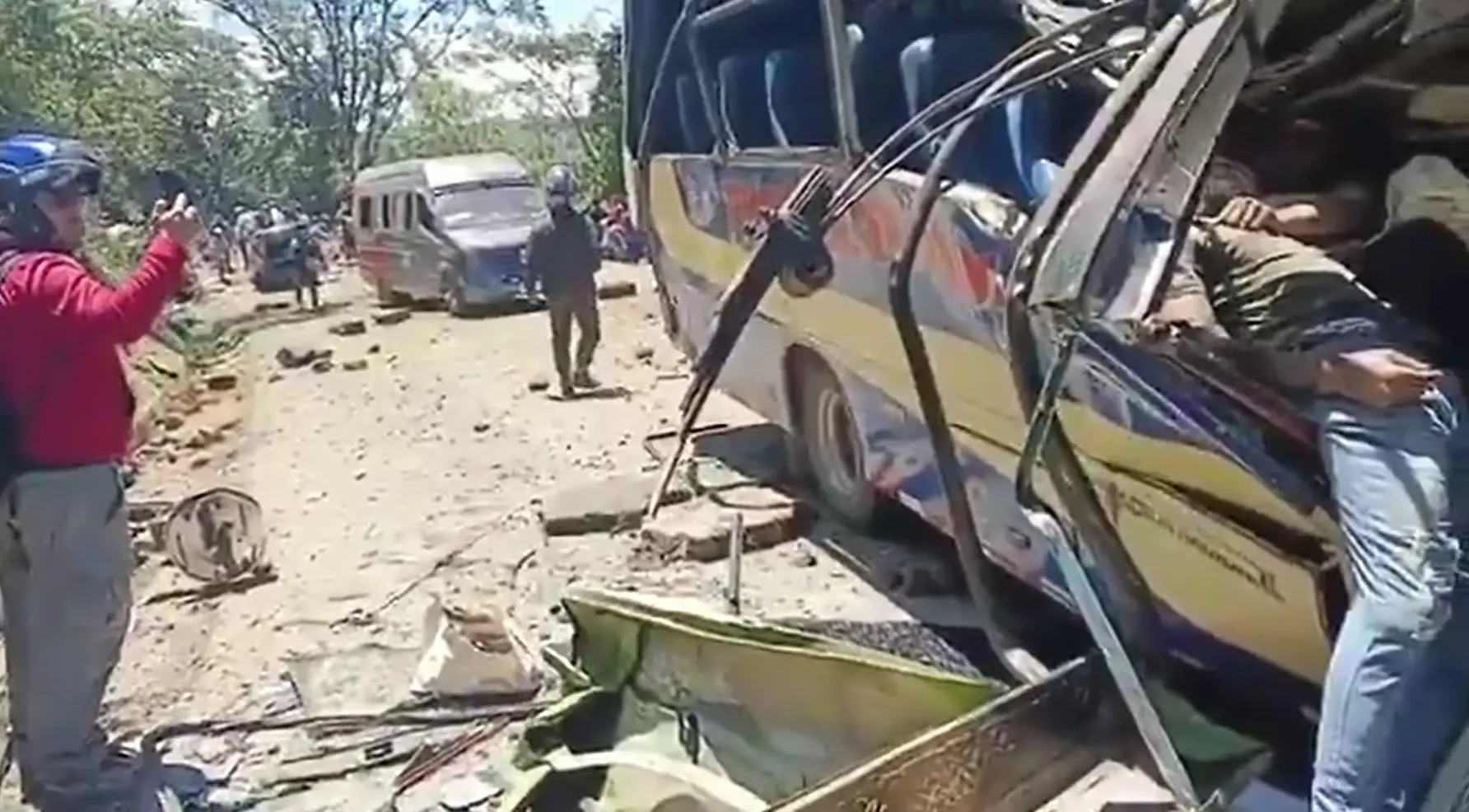 Atentado a bomba deixa ao menos 7 mortos na Colômbia; vídeo