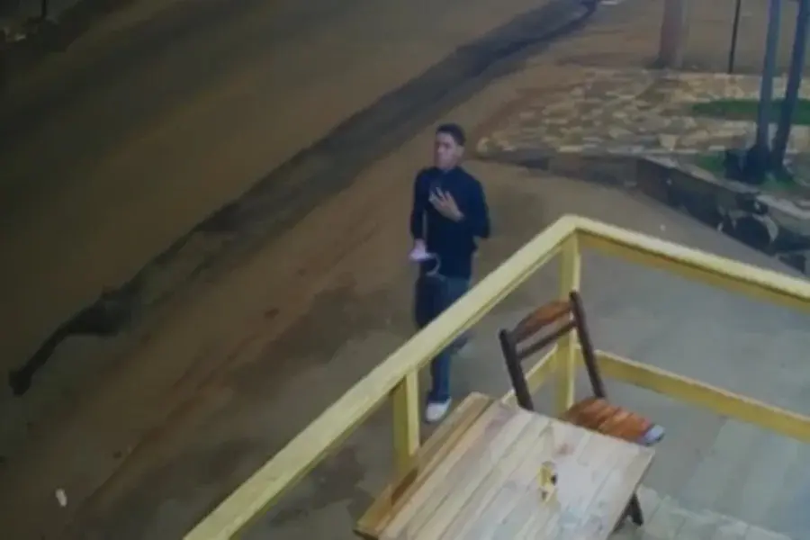 Adolescente é encontrado morto perto de delegacia e vídeo registra últimos momentos (Foto: Reprodução)
