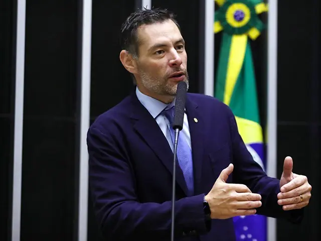 Esposa de deputado federal registra ocorrência por violência doméstica
