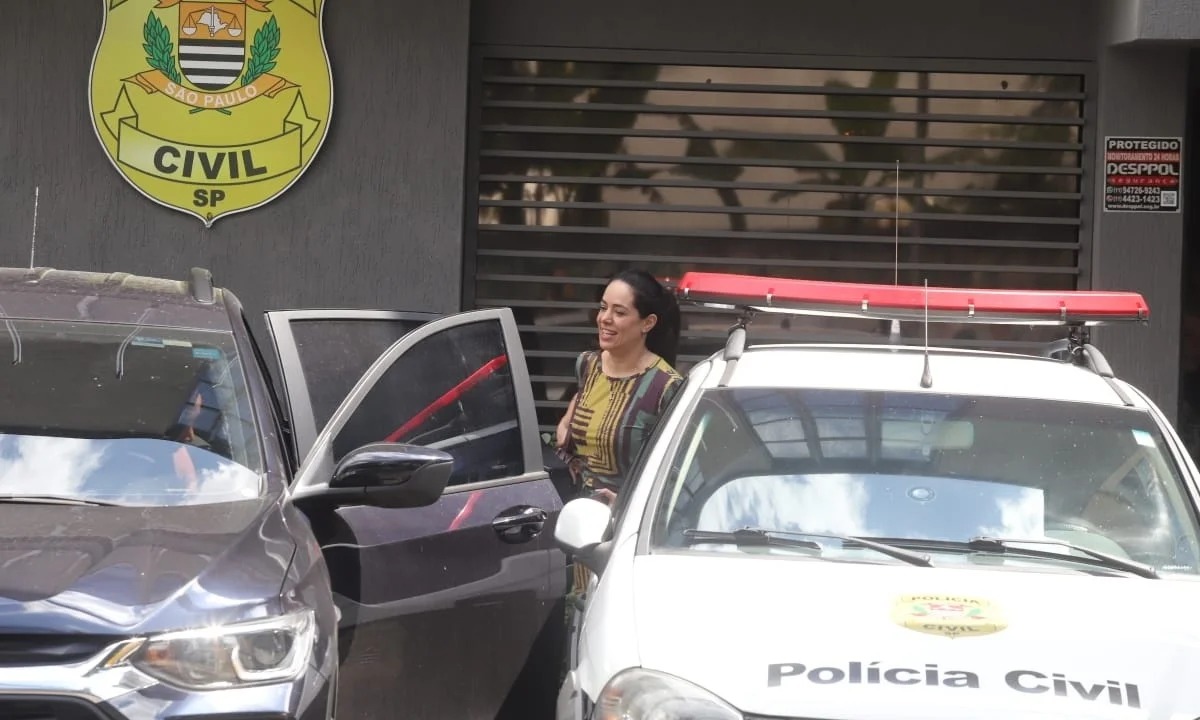  A médica Fabiana Marangoni deixa a DDM de Santo André (Foto: Reprodução/ André Henriques/DGABC)