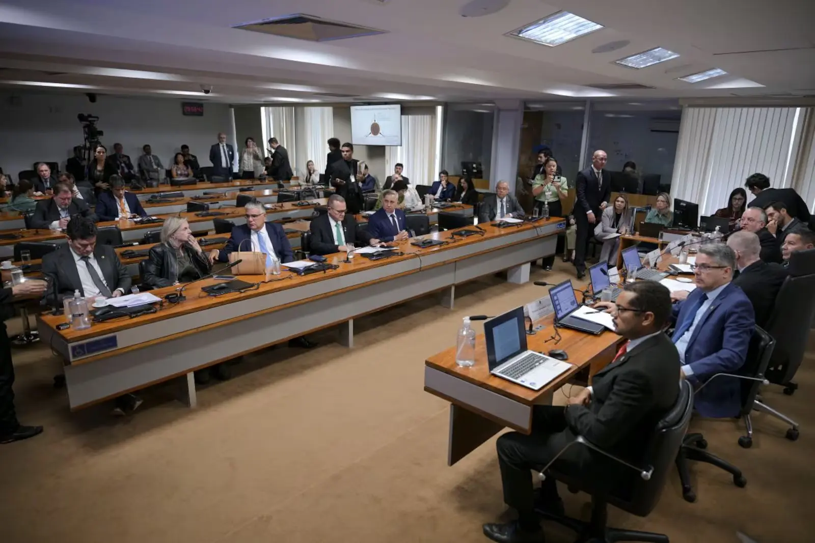 Relator da CPI do Crime Organizado pede indiciamento de Moraes, Toffoli, Gilmar e Gonet