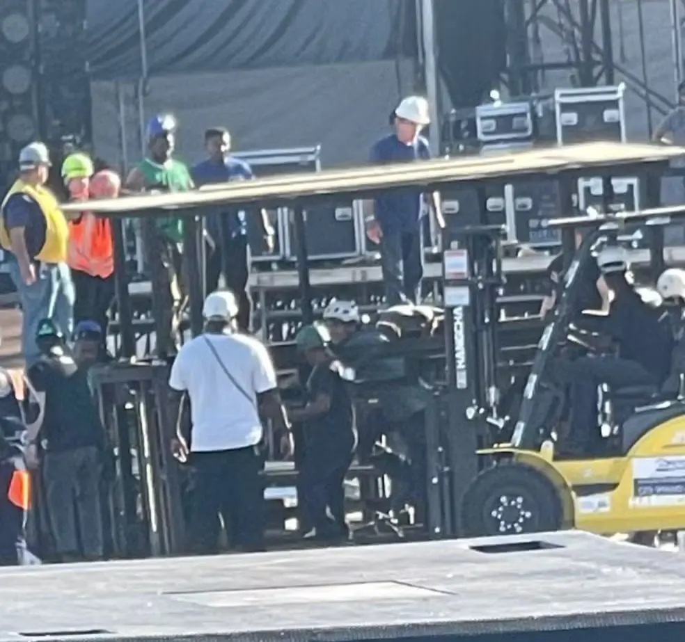 Uma estrutura do palco caiu sobre o técnico de segurança do trabalho — Foto: Reprodução Redes Sociais