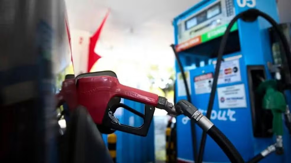 Governo anunciou subvenção adicional de R$ 0,80 por litro para produtores nacionais de diesel, e de R$ 1,20 por litro para importação do combustível — Foto: José Cruz/Agência Brasil