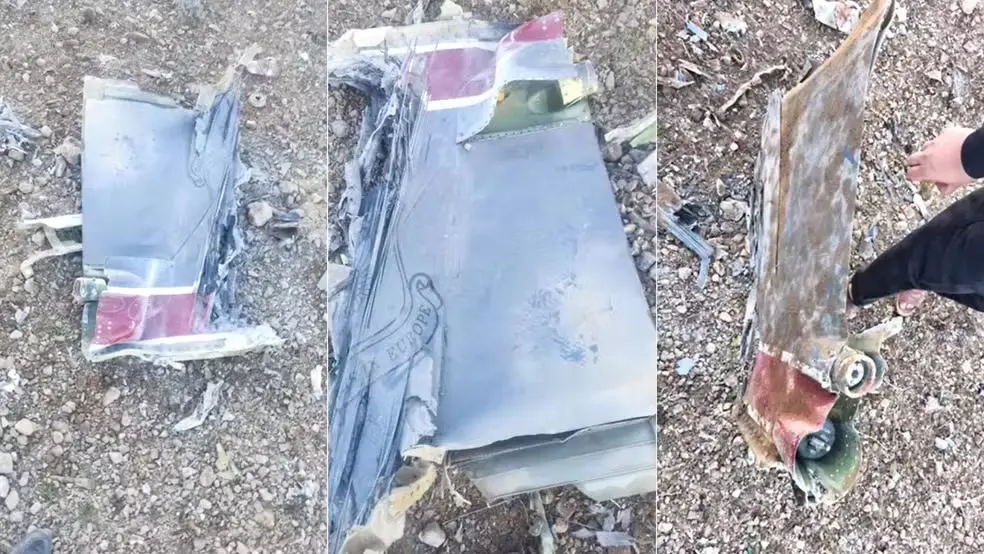 Destroços de jato dos EUA abatido por defesas aéreas do Irã em 3 de abril de 2026, segundo mídia iraniana. — Foto: Divulgação/TV estatal do Irã