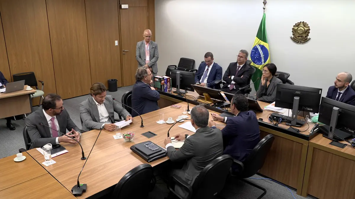 Acareação entre os banqueiros Daniel Vorcaro, do Banco Master, e Paulo Henrique Costa, ex-presidente do BRB (Banco de Brasília) - Foto: Reprodução