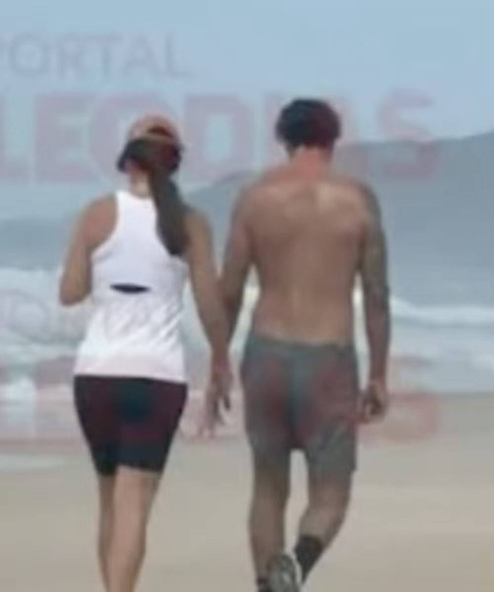 Ivete Sangalo e Tiago Maia de mãos dadas (Foto: Portal LeoDias)