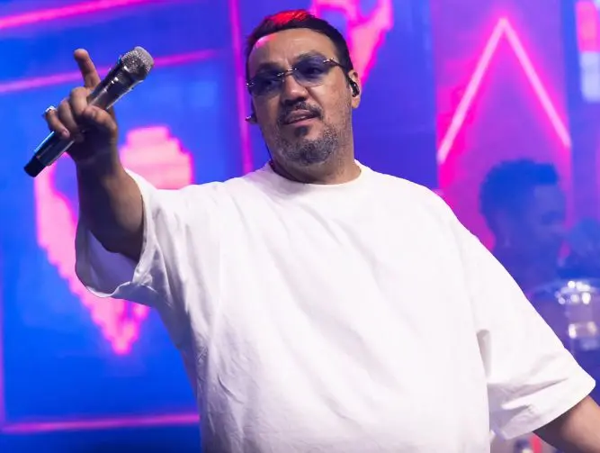 Belo causou polêmica durante show (Foto: Reprodução / Redes Sociais)
