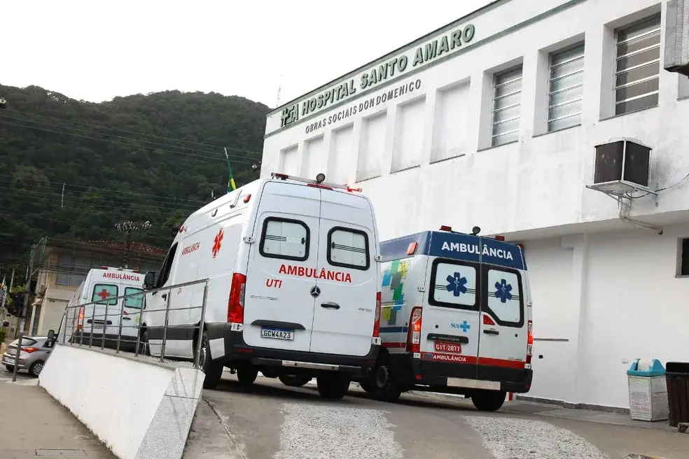 Policial precisou ser socorrido após atropelamento (Foto: Reprodução)