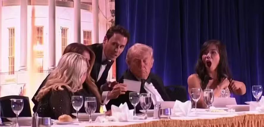 Trump durante jantar antes de disparos em hotel (Foto: Reprodução)