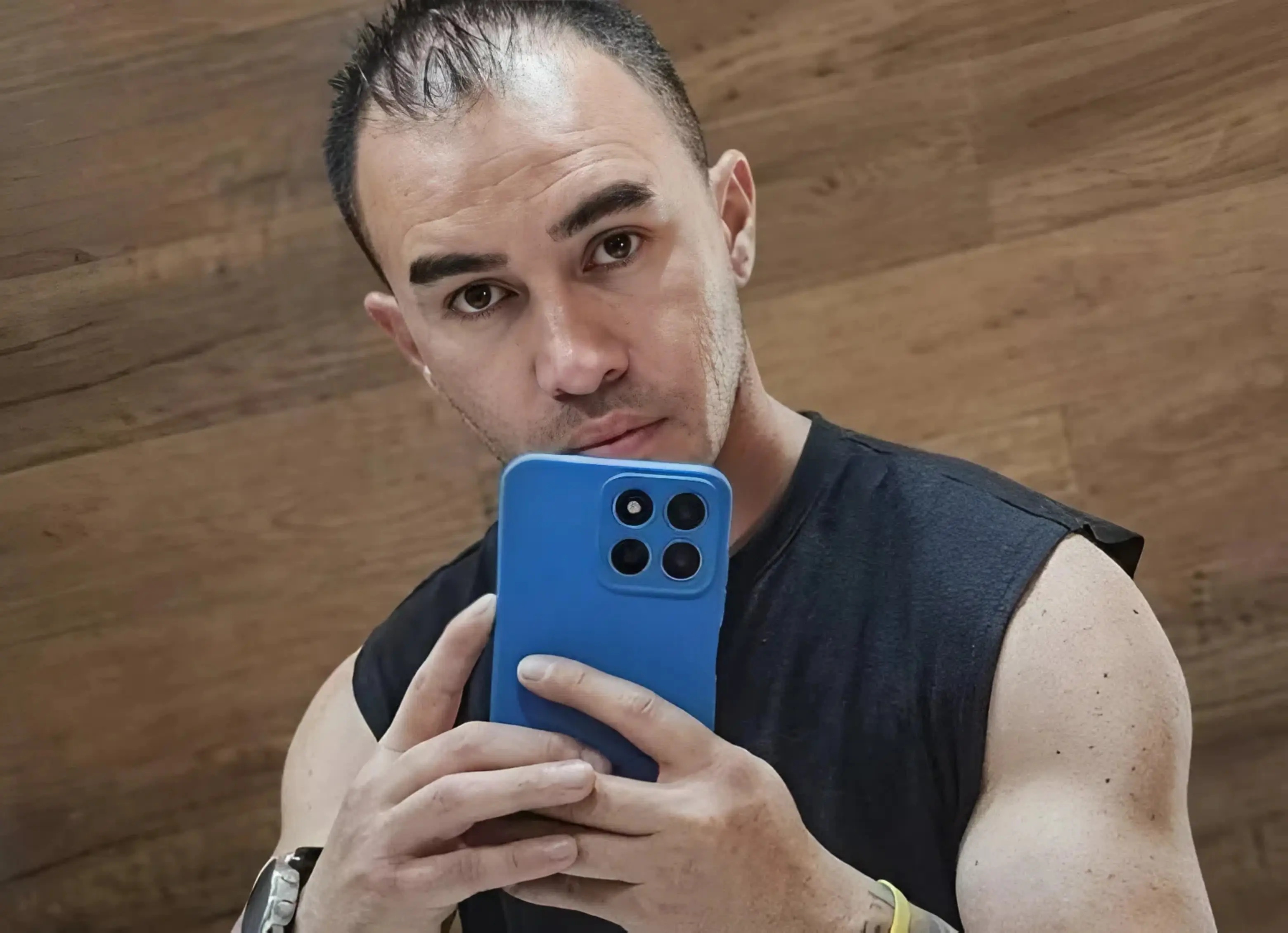 Professor de informática é encontrado morto dentro de mala e imagens mostram descoberta chocante; veja