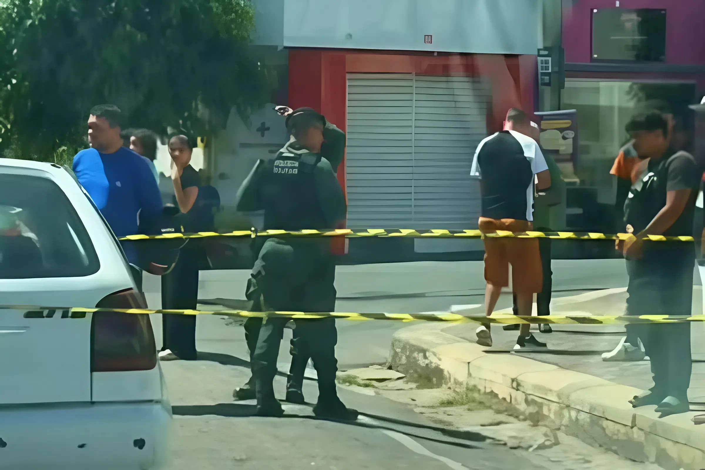 Homem é executado na porta da maternidade ao sair com filho recém-nascido; veja o vídeo
