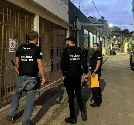 Filha é presa por encomendar a morte do pai e motivo choca até a polícia