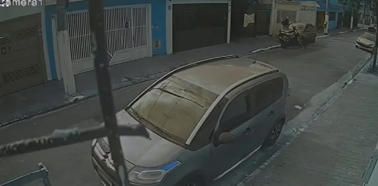 Motorista reage a assalto e atropela criminoso durante ação (Foto: Reprodução)