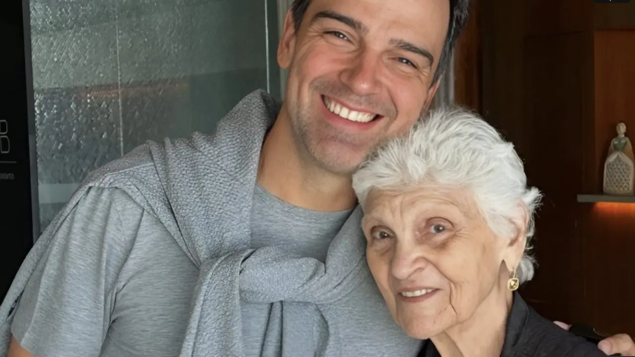 Tadeu Schmidt e sua mãe (Foto: Reprodução)