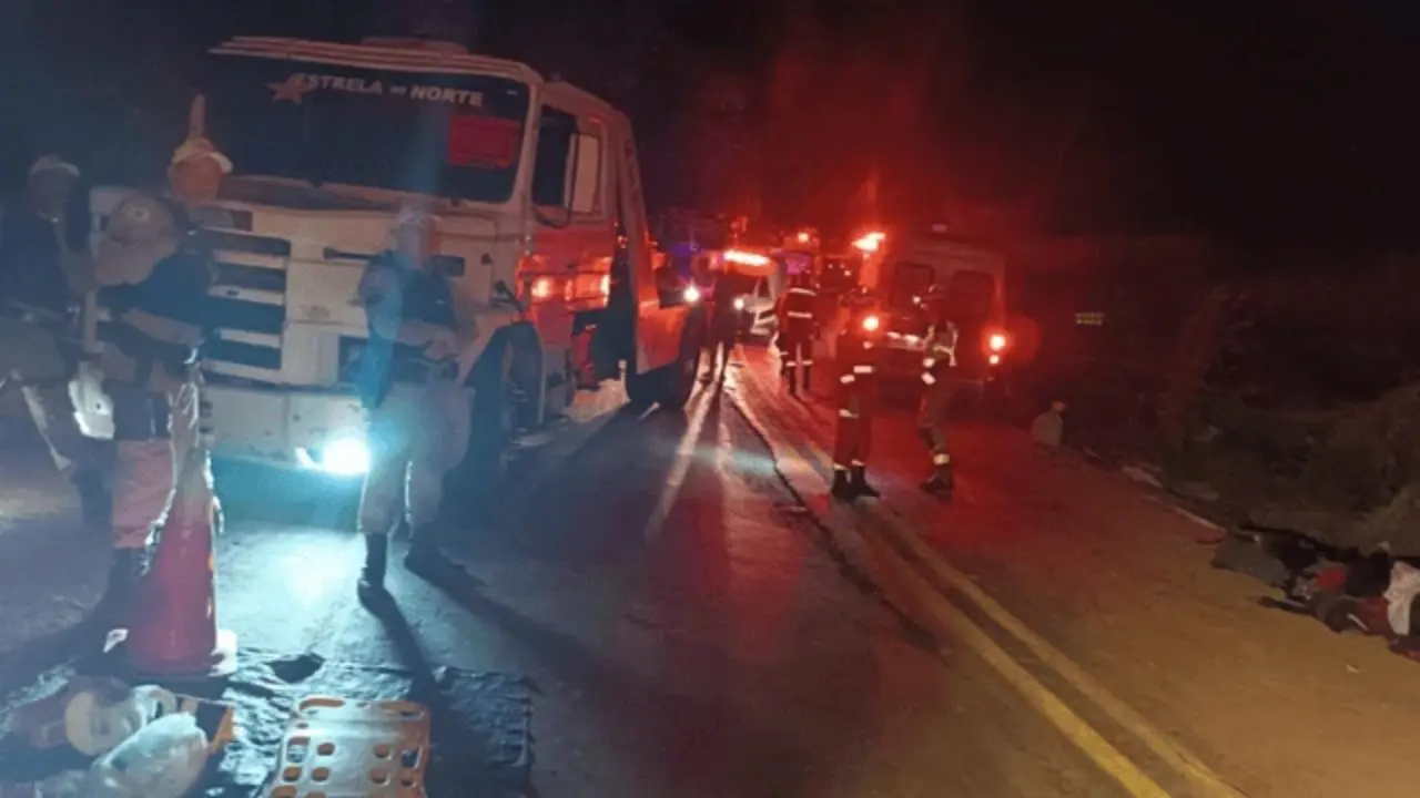 Acidente de ônibus em diamantina (Foto: Reprodução)